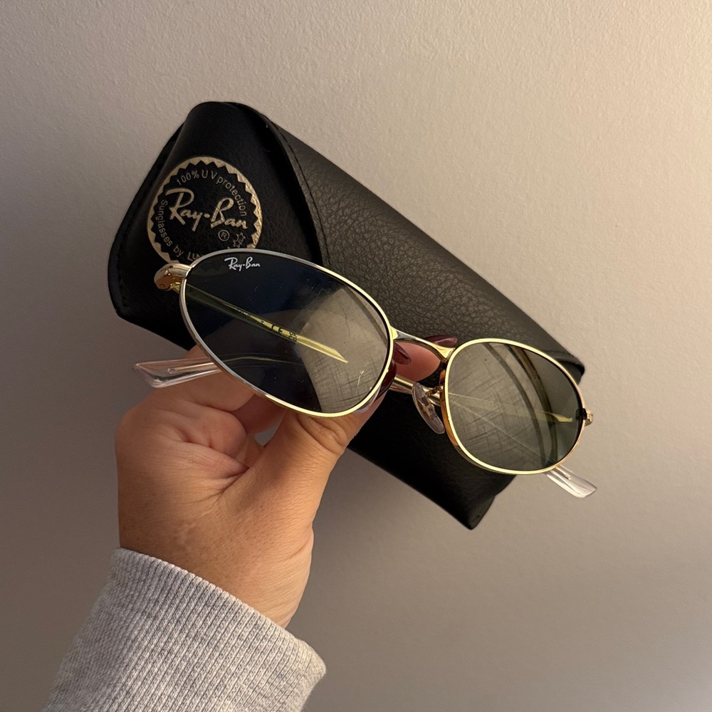 Ray-Ban 3734

Excellent condition! Comes with case in blck leather